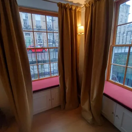 Cosy In Historic New Town Edinburgh