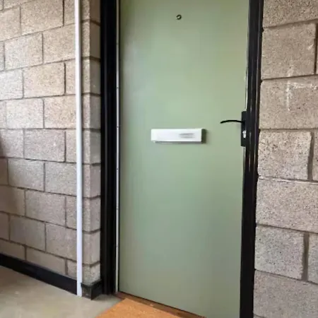 7 Min From Airport 2 Bedroom Apartman *