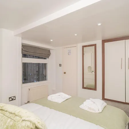 Apartamento Georgian Elegance With Patio Garden West End - Pass The Keys *