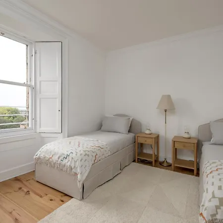 Elegant 2-bedroom In New Town Near Princes Street 아파트 *