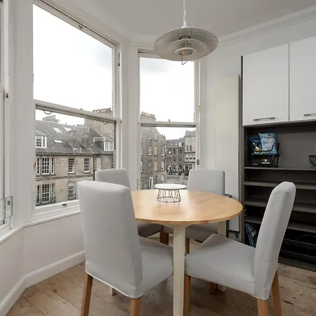 Elegant 2-bedroom In New Town Near Princes Street 아파트 *