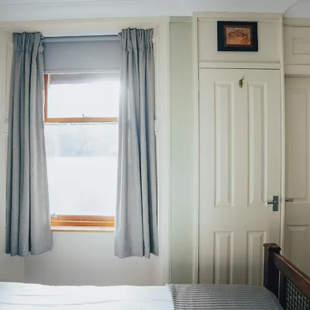 Snug 1 Bed In Edinburgh's Juniper アパート