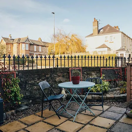 Snug 1 Bed In Edinburgh's Juniper アパート *