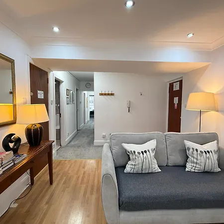 Apartment 4 Royal Mile Flat Near Castle