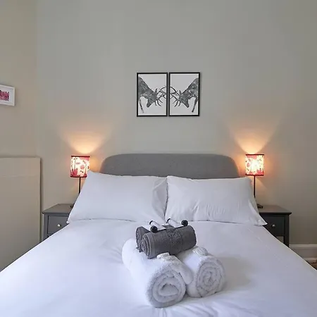 High Street - Modern Scandi Design In The Heart Of The Old Town!