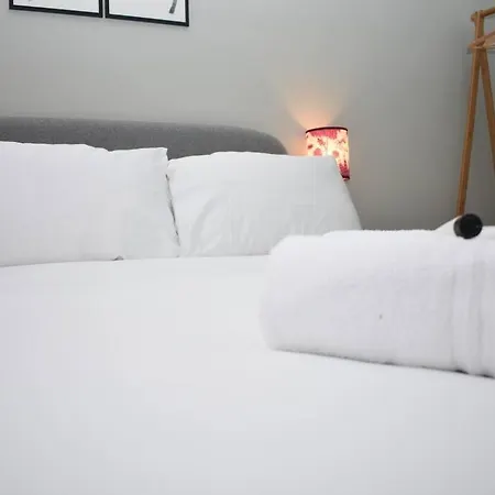 High Street - Modern Scandi Design In The Heart Of The Old Town!