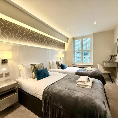 Modern 3 Bedroom Apartment, West End * Edynburg