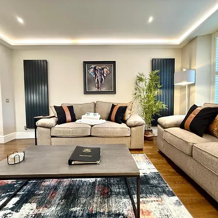 Modern 3 Bedroom Apartment, West End * Edynburg