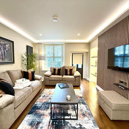 Modern 3 Bedroom Apartment, West End Appartement *