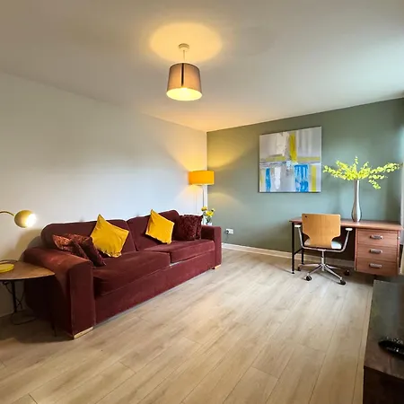 15 Mins To Princes Street Spacious Lakeside With Free Parking Edinburgh