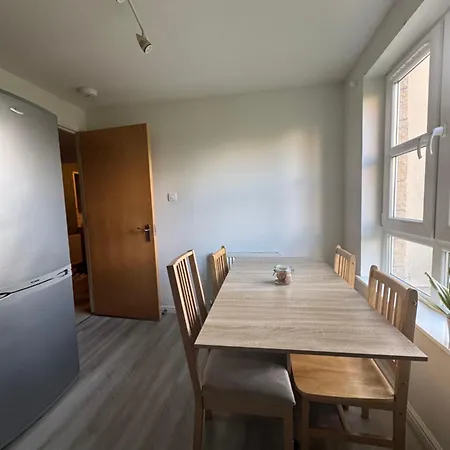 15 Mins To Princes Street Spacious Lakeside With Free Parking * エディンバラ