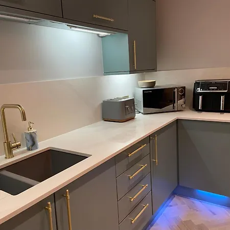 One - New To Market Apartmán