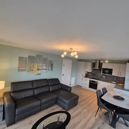 Fabulous 3 Bedroom Flat *