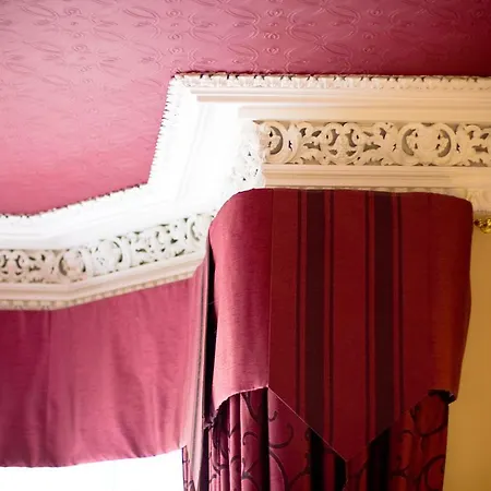 بيت ضيافة Glenalmond House