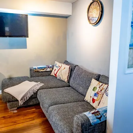 Lovely 2 Bedroom B-listed Converted Whisky Bond