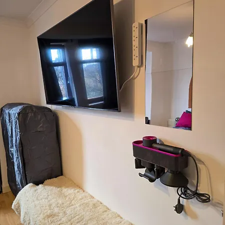 Double With Shared Bathroom Near The Shore And Tram بيت ضيافة