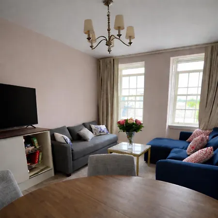 Апартаменты New Royal Mile Apartment With Balcony And Stunning Views Top Floor No Lift Эдинбург