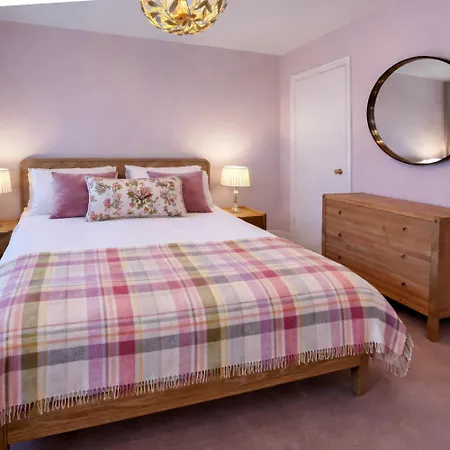 New Royal Mile Apartment With Balcony And Stunning Views Top Floor No Lift Апартаменты