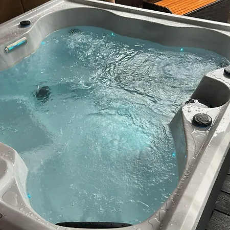 Contractor Family Hoole Private Hottub Holiday home *