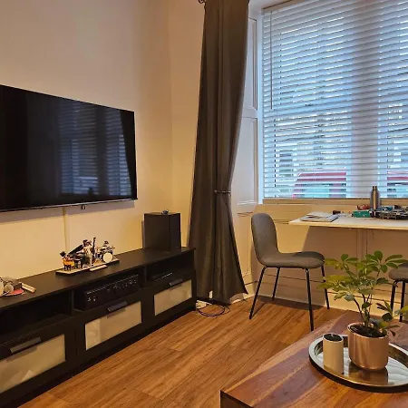 Stylish Newly-renovated 1br Flat Near Centre شقة *