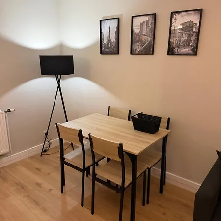 Spacious 2 Bed With Private Parking Space Apartment Edinburgh