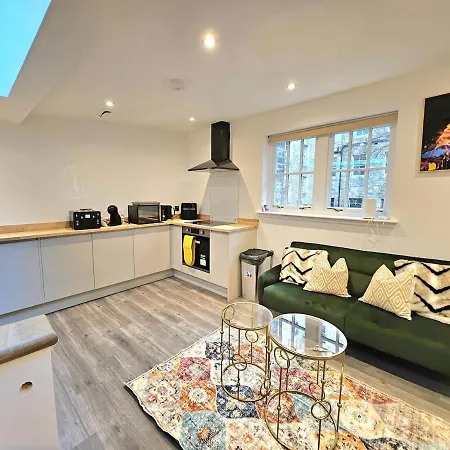 Apartment Stylish & Design Apartment- 3 Beds