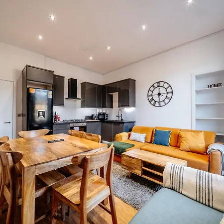 Duplex Penthouse - 10 Guests 7 Beds 15' Centre *