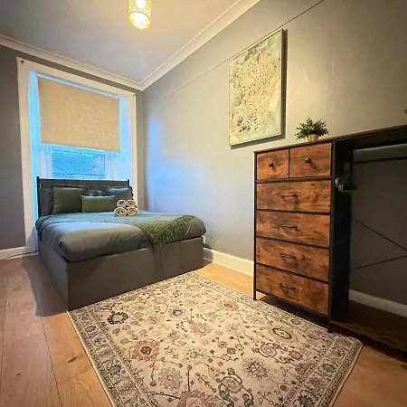 Apartment 2 Bedroom Flat Near Centre *