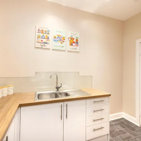 Refined 2-bed Flat With Classic Charm *