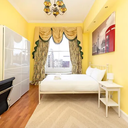 Stylish Southside Flat Near Old Town