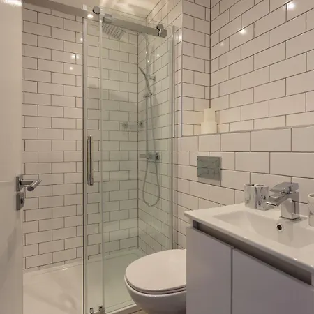 Old Town Modern Retreat - Near The Castle *