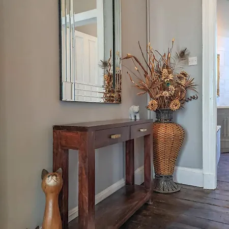 Beautiful Georgian New Town 2 Bed Appartement