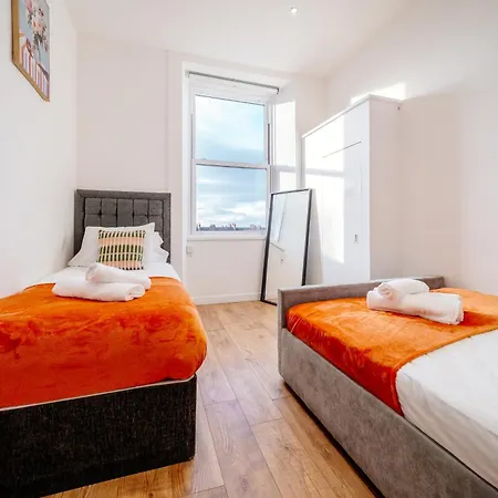 Duplex Penthouse - 10 Guests 7 Beds 15' Centre *