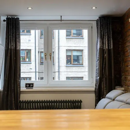 Апартаменты Elegant Stockbridge 3 Bdrm On The Canal