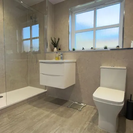 Fettes - Homely 2bd In Quiet Development