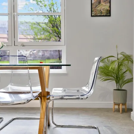 Spacious 4br Centre W/ Free Parking 에든버러