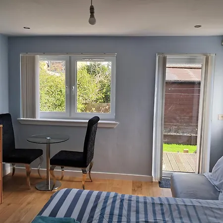 The Retreat Edinburgh, 2-minute Walk To Bus Stop *