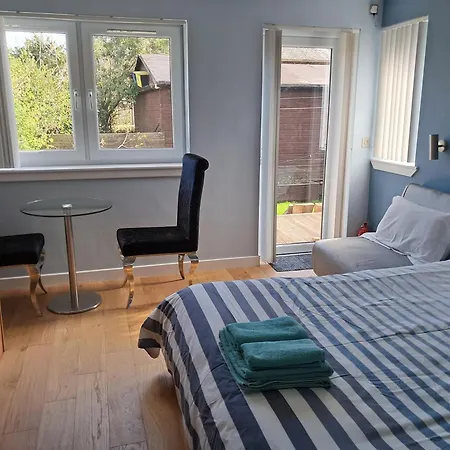 The Retreat Edinburgh, 2-minute Walk To Bus Stop Edinburgh