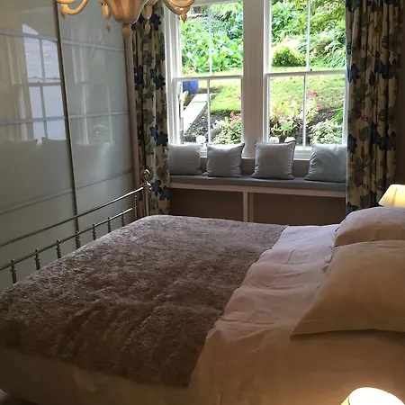 2 Douglas Crescent Bed & Breakfast