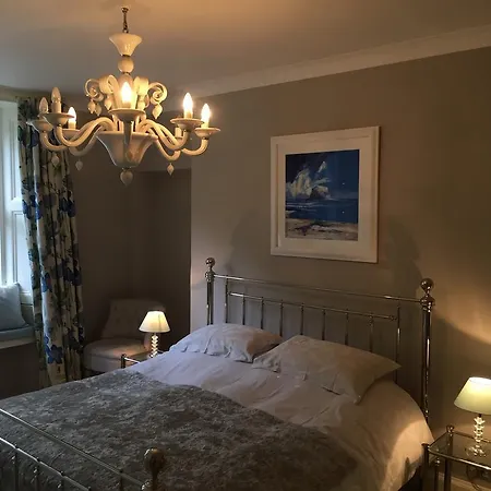 2 Douglas Crescent Bed & Breakfast