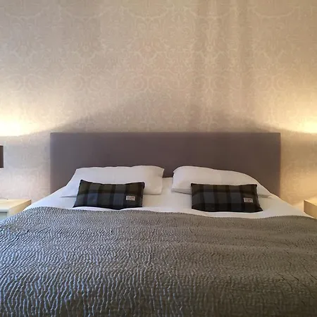 2 Douglas Crescent Bed & Breakfast *