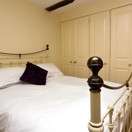 Greenside Apartment