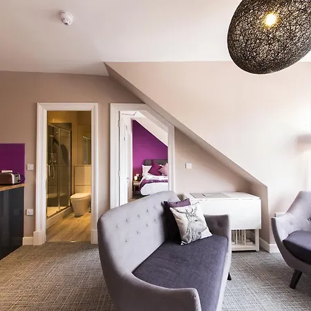 The Spires Serviced * Edinburgh
