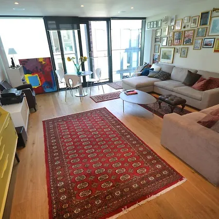 Meadows Apartments- In Quartermile شقة *