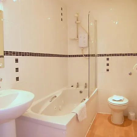 Royal Mile, Edinburgh - 2 Bedroom Apartment Эдинбург