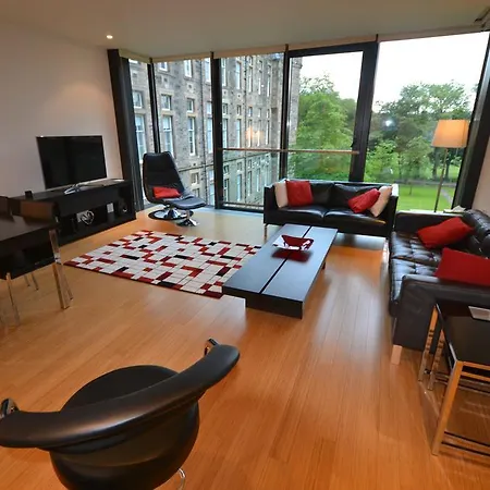 Meadows Apartments- In Quartermile شقة