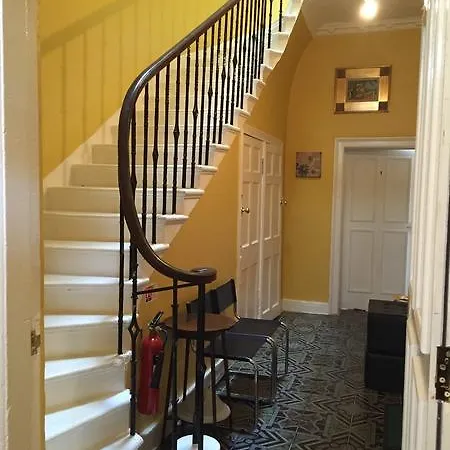16 Pilrig 3* Edinburgh