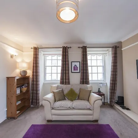 Apartment Writers View, Royal Mile