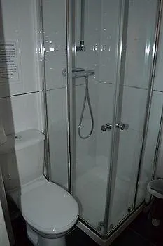 Abbots House - 2*