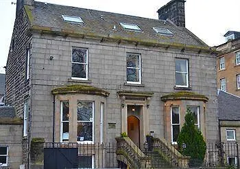 Abbots House - 2*